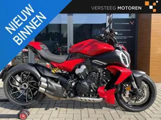 Ducati Diavel V4 Stripe # als nieuw