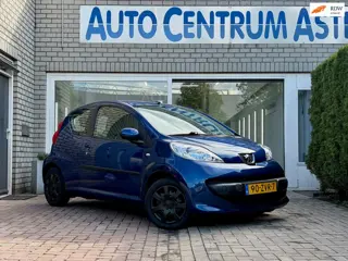 Peugeot 107 1.0-12V XR