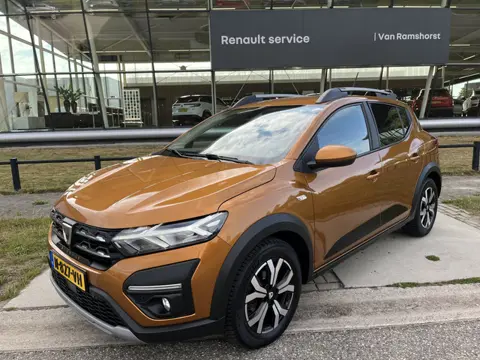 Dacia Sandero 1.0 TCe 90 Stepway Comfort / Dealer onderhouden / Trekhaak / Parkeer Camera / Naviagti