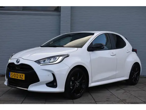 Toyota Yaris 1.5 Hybrid Executive Automaat 116pk | PDC | BSM | Voorstoelen verwarmd | Keyless entry 