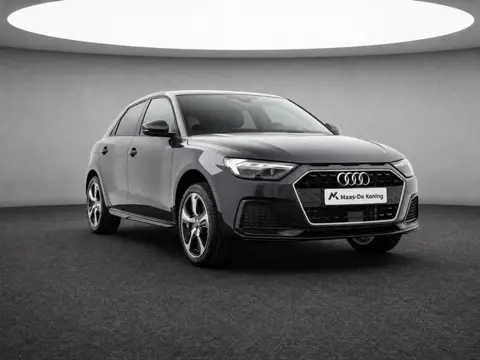 Audi A1 Sportback Advanced edition 30 TFSI 116 PK · Audi Sound · Afgevlakt sportstuur · Full led ver