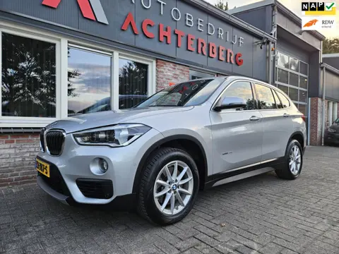 BMW X1 XDrive20i Centennial Executive Trekhaak! LED! NAP! 192PK! Panorama/Schuifdak! Nette Auto!