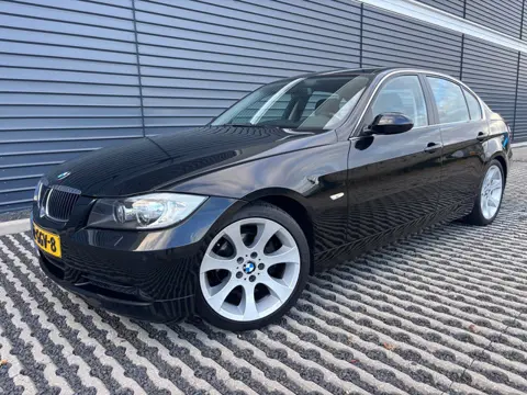 BMW 3-serie 320i High Executive | Automaat | Dealer Onderhouden
