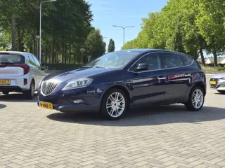 Lancia Delta 1.4-16V Oro APK 08-2027 (bj 2011)