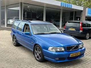 Volvo V70 2.4 R 265pk AWD LASER BLUE Schuifdak Family