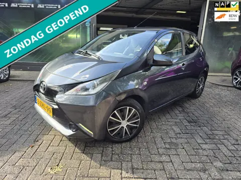 Toyota Aygo 1.0 VVT-i x-play | 1E EIGENAAR | 3/6 OF 12MND GARANTIE | CAMERA | AIRCO | LMV | NW APK |