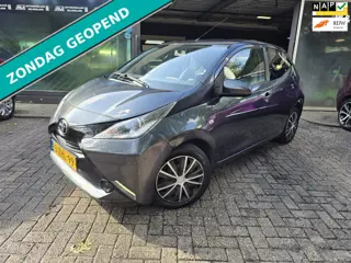 Toyota Aygo 1.0 VVT-i x-play | 1E EIGENAAR | 3/6 OF 12MND GARANTIE | CAMERA | AIRCO | LMV | NW APK |