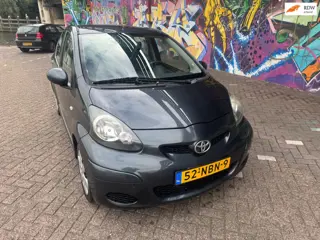 Toyota Aygo 1.0-12V Comfort airco 5 deuren apk november 140 dkm boeken geheel afgestempeld aanwezig 