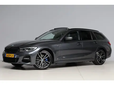 BMW 3-serie Touring 320e M-sport ShadowLine | panoramadak | head-up | harmankardon | laser led | 1e 