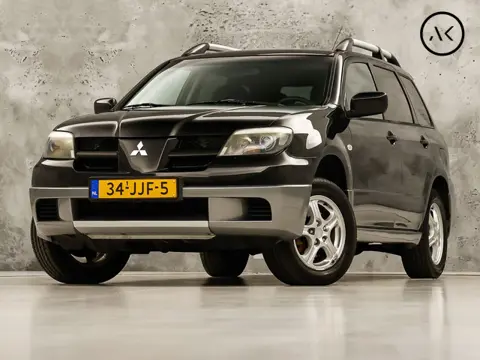 Mitsubishi Outlander 2.0 Travel (CLIMATE, CRUISE, NAP, SPORTSTOELEN, GETINT GLAS, TREKHAAK, ELEK PAK