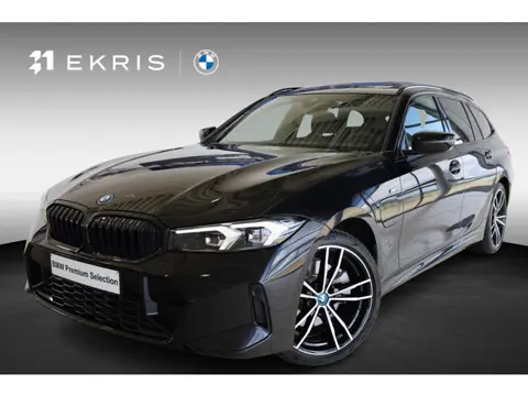 BMW 3 Serie Touring 320e M Sportpakket | Panoramadak | SOH 92,8% | Getint glas | Adaptief M Onderste