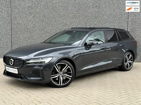Volvo V60 2.0 T8 Twin Engine AWD R-Design | Pano | Dodehoekassistent | Carplay | Harman Kardon | Rij