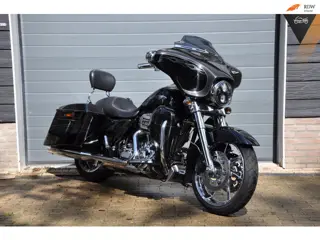 Harley Davidson FLHXSE Street Glide CVO 110 pracht exemplaar!