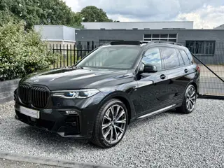 BMW X7 xDrive40i M-Pakket 7 Pers Panodak|Skylounge|Luchtvering Saphire Zwart!