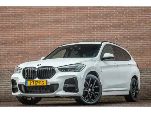 BMW X1 sDrive18i Executive, 69.000km NAP, M Sport, Camera, Head-up, Half leder, Trekhaak, HiFi, Spor