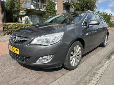 Opel Astra Sports Tourer 1.4 Turbo Cosmo navigatie airco/ecc apk