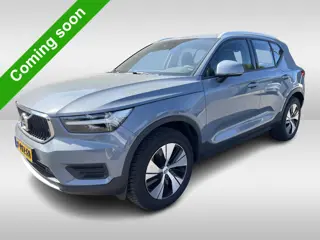 Volvo XC40 T2 130PK Automaat Momentum Business / Panoramadak / Trekhaak  / Stoel-stuurverw. / Navi /