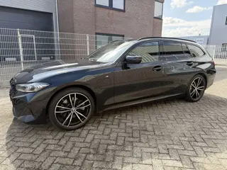 BMW 3 Serie Touring 330e xDrive M-Sport | Facelift | Pano | Carplay | 292PK | Carbon | Keyless | SOH