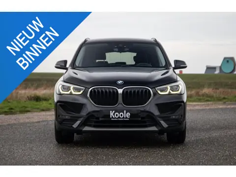 BMW X1 xDrive25e Executive CAMERA / CARPLAY / HEAD UP DISPLAY / LEDER / LED / CRUISE CONTROLE / STOE