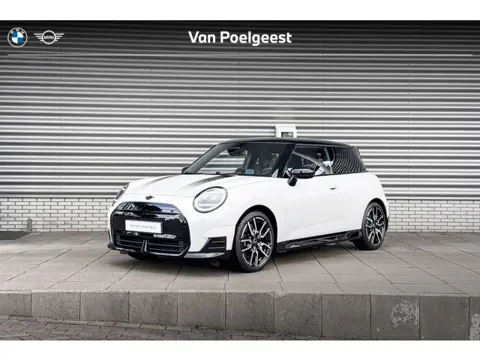 MINI Cooper 3-deurs Electric Cooper SE | John Cooper Works uitvoering | Pakket M | 18" JCW Lap Spoke