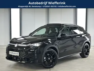 Volkswagen T-Roc 1.5 eTsi R-Line First Edition | Trekhaak | Pano | Black-style | Licht-pakket (IQ.Li