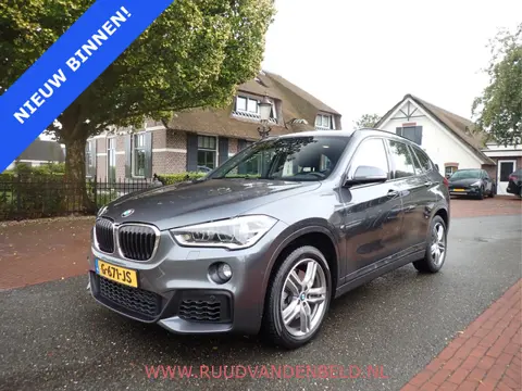 BMW X1 sDrive20i M-PAKKET / CAMERA / PANODAK / SPORTSTOELEN / BLUETOOTH