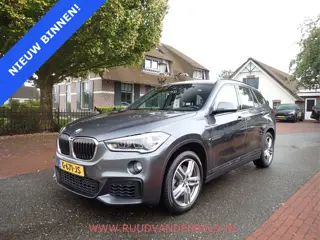 BMW X1 sDrive20i M-PAKKET / CAMERA / PANODAK / SPORTSTOELEN / BLUETOOTH