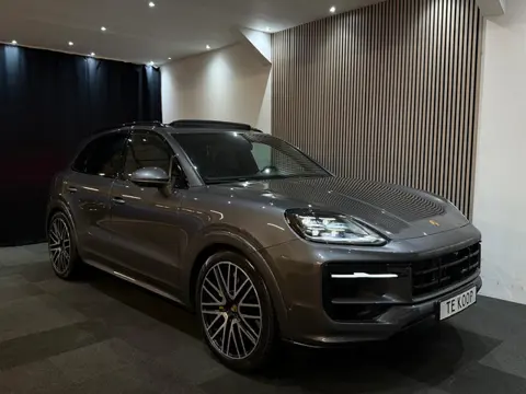 Porsche Cayenne Porsche Cayenne 3.0 V6 462pk E-hybrid Sport Chrono+ Passenger Display Pano 360C 4Wie