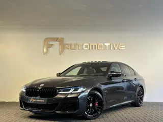 BMW 5-serie 545e xDrive Pano|HuD|Drive Assist|Stoelventilatie|Sfeer