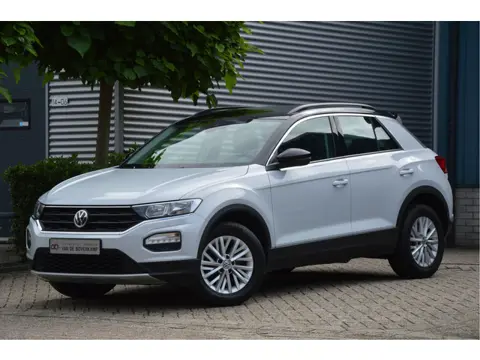 Volkswagen T-Roc 1.5 TSI Style Business CAMERA | STOELVERW. | TREKHAAK | ADAP.CRUISE | CLIMA | DAB |
