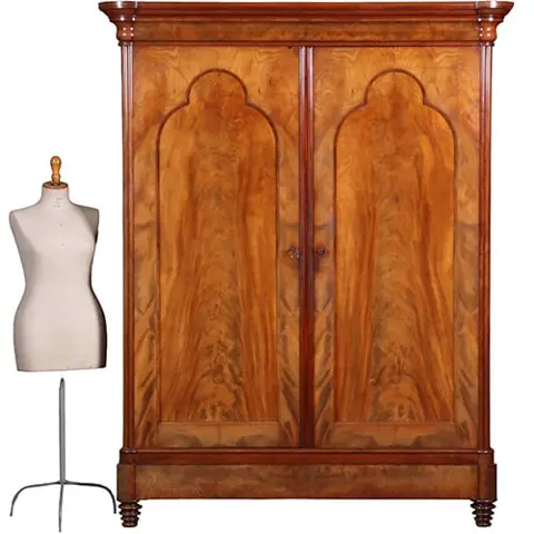 Vroeg Biedermeier Notariskast of  tweedeurskast in blonde kleur mahonie ca 1830