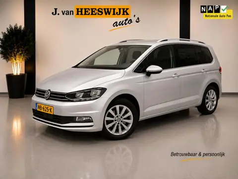 Volkswagen Touran 1.4 TSI Connected Series Pdc | Lmv | Panoramadak | Trekhaak | Keyless