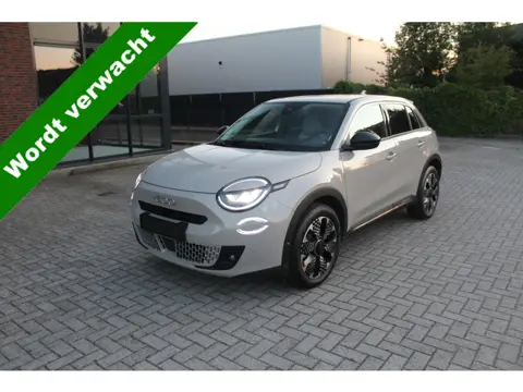 Fiat 600E La Prima 54 kWh 10.000 KM !! Clima-Cruise-Navi-Leder-Massage