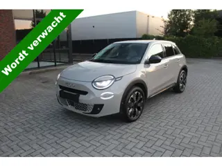 Fiat 600E La Prima 54 kWh 10.000 KM !! Clima-Cruise-Navi-Leder-Massage