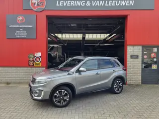 Suzuki Vitara 1.5 Hybrid Style Automaat/ Schuifdak/ Parkeersensoren voor + achter/ Trekhaak/ Navi/ R