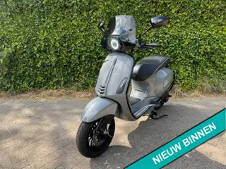 Vespa Sprint 45km Nardo Grey Angel Eye Zelloni BETAAL met in3