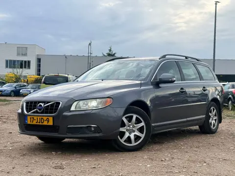 Volvo V70 2.4 D5 Momentum/ RIJDT TOP