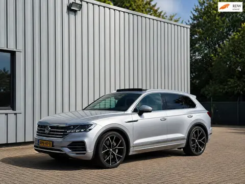 Volkswagen Touareg 3.0 TSI eHybrid | Massage | MatrixLED | Trekh + Luchtv