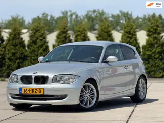 BMW 1-serie 120i High Executive | Automaat | Android Car Play | Leder sportstoelen | Parkeersensoren