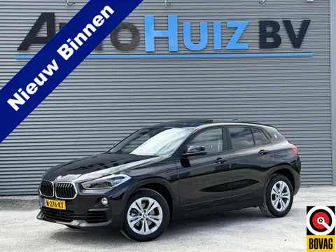 BMW X2 sDrive18i Sport Line Panoramadak Trekhaak LED Sportstoelen