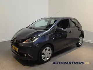 Toyota Aygo 1.0 VVT-i x-play - Airco - Achteruitrijcamera
