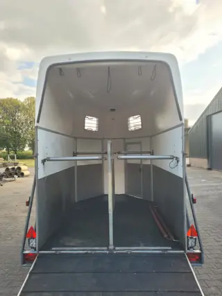 Humbaur 2 paardstrailer