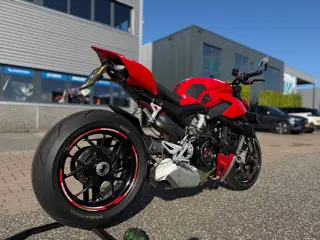 Ducati Naked Streetfighter V4