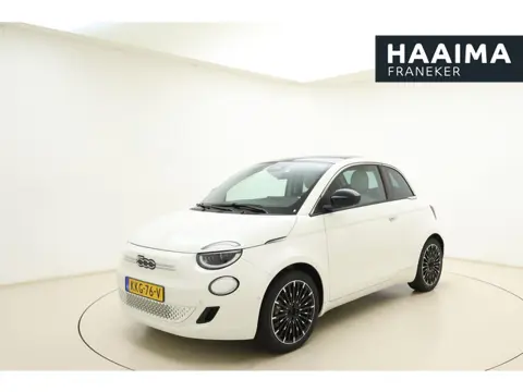 Fiat 500 La Prima 42 kWh | Glazen dak | Cruise control | Camera | Elektrisch verstelbare spiegels
