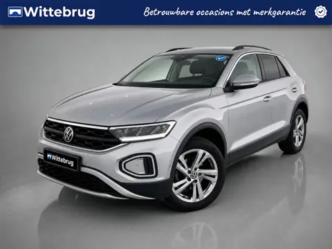 Volkswagen T-Roc 1.5 TSI 150pk Life 75 Edition DSG Automaat / Navigatie / Camera / Led / Lm 17 inch 
