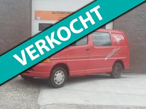 Toyota HiAce 2.4 Base Marge !