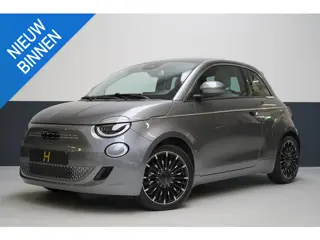 Fiat 500e La Prima 42 kWh | SoH 98,4% | Stoelverwarming | Navigatie | Leder | Lm velgen | All-season