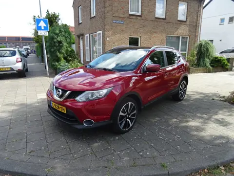 Nissan Qashqai 1.2 Tekna gt leer panoramadak