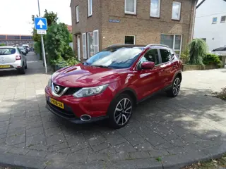 Nissan Qashqai 1.2 Tekna gt leer panoramadak