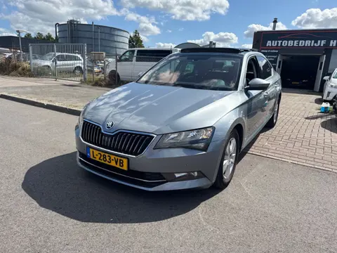 Skoda Superb 1.6 TDI DSG-AUTOMAAT EURO 6 PANO/NAVI/CLIMA